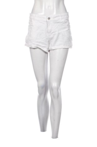 Pantaloni scurți de femei Clockhouse, Mărime L, Culoare Alb, Preț 49,60 Lei, #138045895