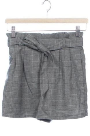 Дамски къс панталон Stradivarius, Размер XS, Цвят Сив, Цена 10,00 €, #138068042