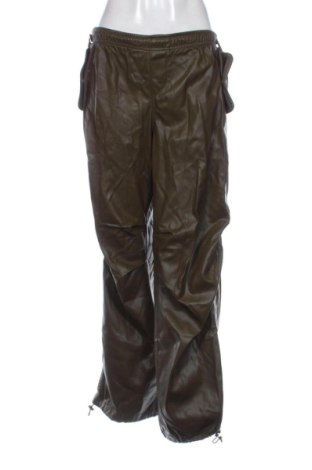 Pantaloni de femei Bershka, Mărime S, Culoare Verde, Preț 52,49 Lei, #138056677