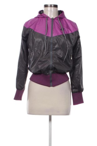 Női dzseki Nike, Méret S, Szín Sokszínű, Ár 21 192 Ft, #138049238