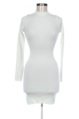 Sukienka Bershka, Rozmiar XS, Kolor ecru, Cena 41,13 zł, #138096754