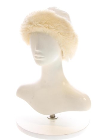 Шапка Unbranded, Цвят Екрю, Цена 13,60 €, #138059296