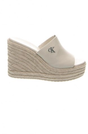 Japonki Calvin Klein Jeans, Rozmiar 39, Kolor ecru, Cena 442,99 zł, #134030065