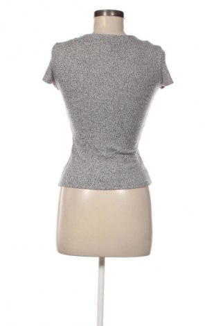 Dámská halenka Bershka, Velikost M, Barva Šedá, Cena  209,00 Kč