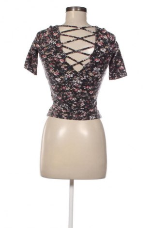 Dámská halenka Bershka, Velikost XS, Barva Vícebarevné, Cena  209,00 Kč