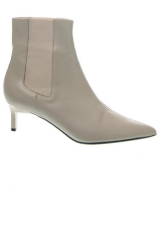 Дамски боти Calvin Klein, Размер 40, Цвят Бежов, Цена 73,11 €