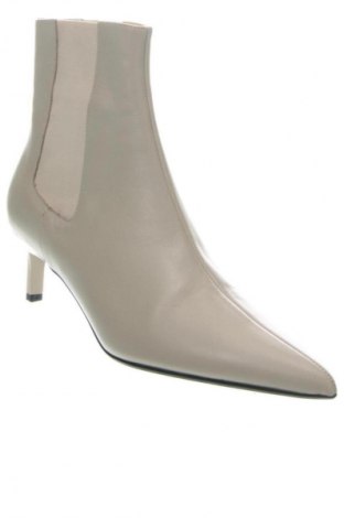 Дамски боти Calvin Klein, Размер 40, Цвят Бежов, Цена 73,11 €