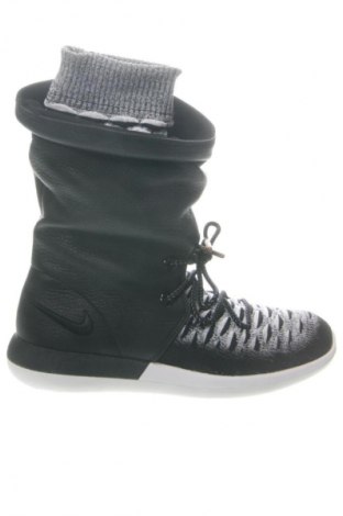 Дамски боти Nike, Размер 38, Цвят Многоцветен, Цена 40,19 €