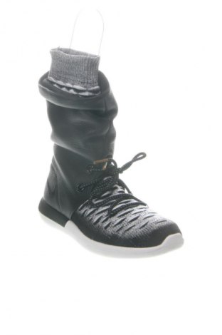 Дамски боти Nike, Размер 38, Цвят Многоцветен, Цена 40,19 €