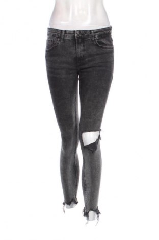 Damskie jeansy Bershka, Rozmiar S, Kolor Szary, Cena 21,99 zł