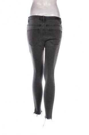 Dámské džíny  Bershka, Velikost M, Barva Šedá, Cena  139,00 Kč