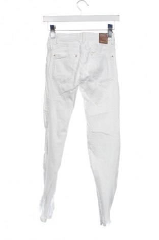 Damskie jeansy Stradivarius, Rozmiar XXS, Kolor Biały, Cena 81,23 zł