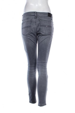 Дамски дънки Tommy Jeans, Размер M, Цвят Сив, Цена 33,23 €