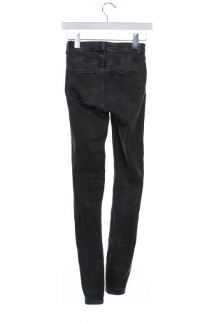 Damskie jeansy Weekday, Rozmiar XS, Kolor Czarny, Cena 21,99 zł