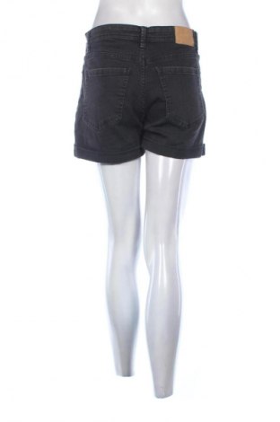 Női rövidnadrág Bershka, Méret M, Szín Fekete, Ár 4 179 Ft