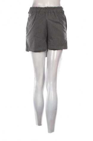 Dámské kraťasy  Pull&Bear, Velikost S, Barva Šedá, Cena  193,00 Kč