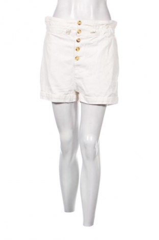 Γυναικείο κοντό παντελόνι Stradivarius, Μέγεθος S, Χρώμα Εκρού, Τιμή 5,99 €