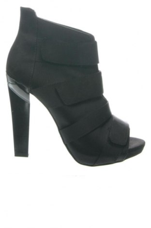 Dámske topánky  Bershka, Veľkosť 38, Farba Čierna, Cena  23,70 €