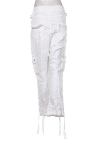 Damenhose Bershka, Größe XL, Farbe Weiß, Preis 3,99 €