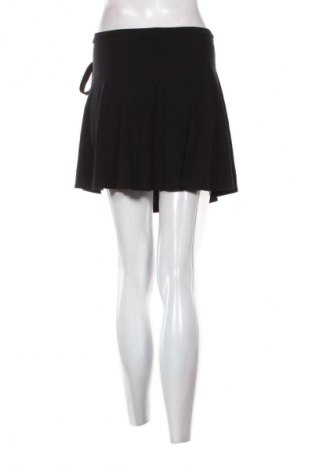 Пола Bershka, Размер M, Цвят Черен, Цена 5,62 €