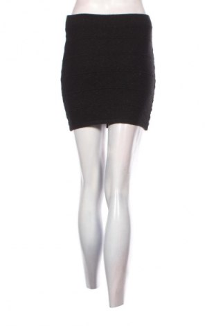 Пола Forever 21, Размер M, Цвят Черен, Цена 3,06 €