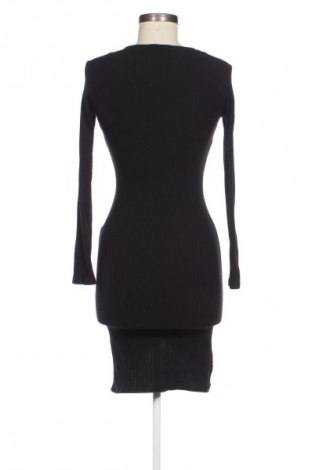Šaty  Bershka, Velikost M, Barva Černá, Cena  79,00 Kč