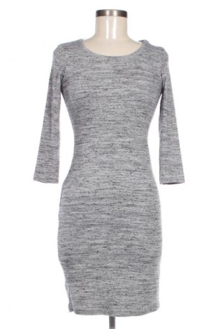 Šaty  H&M L.O.G.G., Velikost M, Barva Šedá, Cena  252,00 Kč