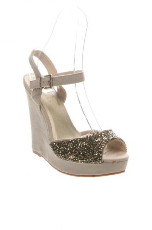 Σανδάλια Bellucci, Μέγεθος 38, Χρώμα Εκρού, Τιμή 23,36 €