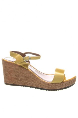 Σανδάλια Tamaris, Μέγεθος 39, Χρώμα Κίτρινο, Τιμή 33,99 €