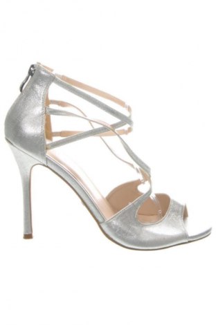 Sandały Tata, Rozmiar 40, Kolor Srebrzysty, Cena 137,99 zł