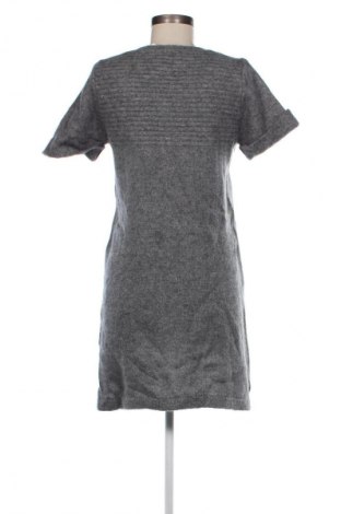 Šaty  Sisley, Velikost M, Barva Šedá, Cena  359,00 Kč