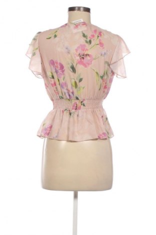 Γυναικεία μπλούζα Guess, Μέγεθος S, Χρώμα Πολύχρωμο, Τιμή 11,99 €