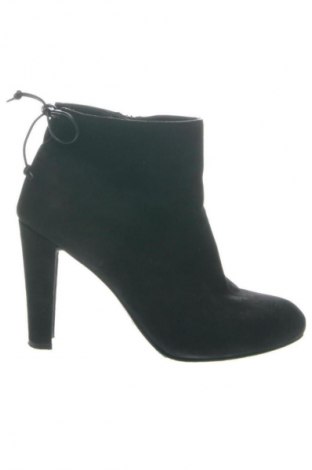 Дамски боти Stuart Weitzman, Размер 36, Цвят Черен, Цена 36,30 €