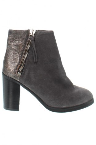 Дамски боти Unbranded, Размер 40, Цвят Сив, Цена 19,94 €