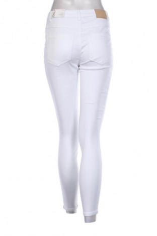 Damskie jeansy ONLY, Rozmiar M, Kolor Biały, Cena 62,99 zł