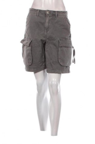 Damskie szorty Pull&Bear, Rozmiar XS, Kolor Szary, Cena 23,99 zł