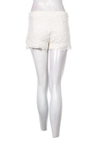Дамски къс панталон Pull&Bear, Размер L, Цвят Бял, Цена 3,06 €