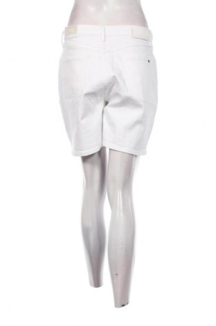 Pantaloni scurți de femei Tommy Hilfiger, Mărime M, Culoare Alb, Preț 279,99 Lei