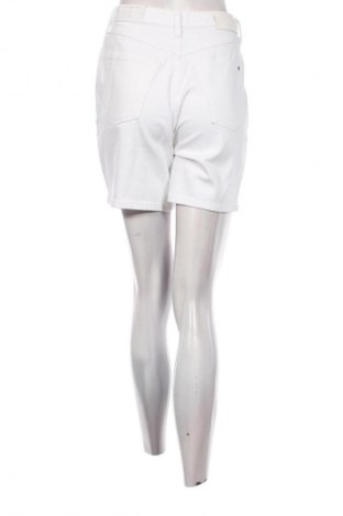 Pantaloni scurți de femei Tommy Hilfiger, Mărime M, Culoare Alb, Preț 199,99 Lei