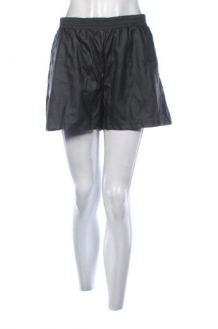 Γυναικείο κοντό παντελόνι Vero Moda, Μέγεθος M, Χρώμα Μαύρο, Τιμή 5,99 €