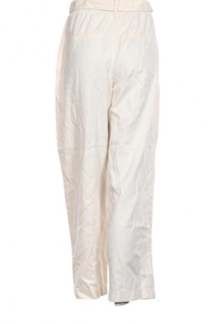 Damskie spodnie Bershka, Rozmiar M, Kolor ecru, Cena 27,40 zł