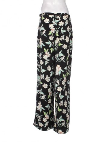 Dámské kalhoty  Pull&Bear, Velikost XL, Barva Vícebarevné, Cena  225,00 Kč