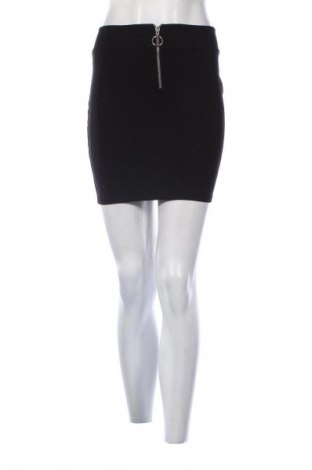 Sukně Bershka, Velikost S, Barva Černá, Cena  189,00 Kč