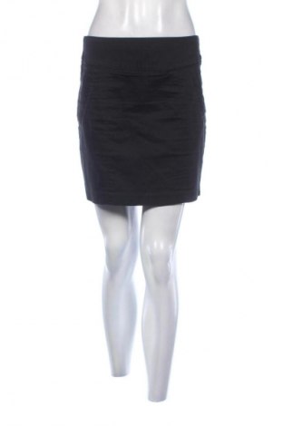 Пола Clockhouse, Размер M, Цвят Черен, Цена 2,04 €