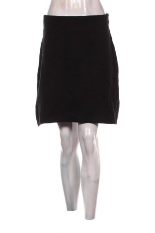 Пола Tahari, Размер M, Цвят Черен, Цена 2,55 €