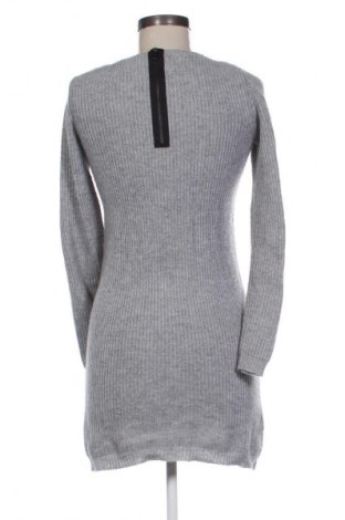 Sukienka Bershka, Rozmiar S, Kolor Szary, Cena 21,99 zł