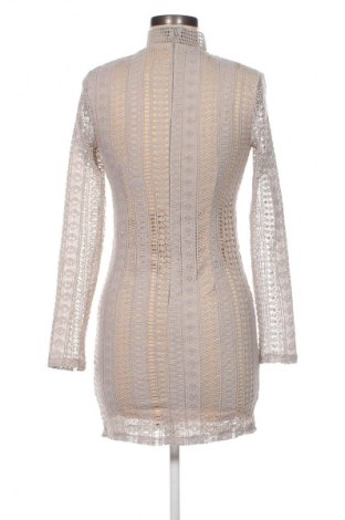 Kleid Boohoo, Größe XS, Farbe Mehrfarbig, Preis 10,99 €