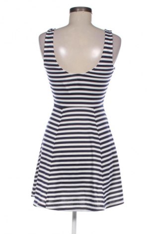 Рокля H&M Divided, Размер M, Цвят Многоцветен, Цена 7,15 €