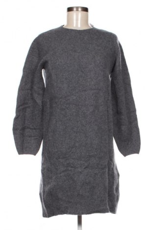 Rochie Uniqlo, Mărime M, Culoare Gri, Preț 92,99 Lei, #129685837