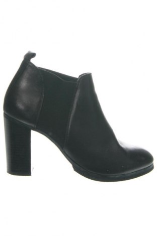 Női bokacsizma COS, Méret 41, Szín Fekete, Ár 6 759 Ft